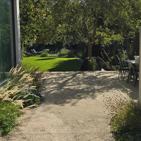 B'guest Sleep & Retreat 4* ברוז'